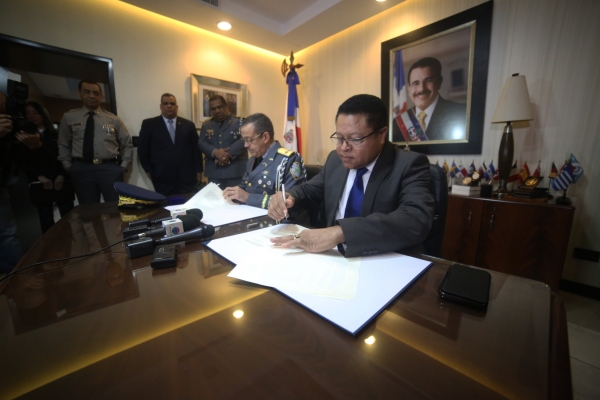 DGP y Policía Nacional firman convenio