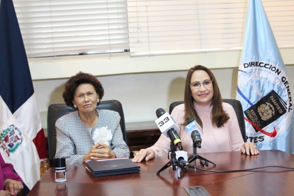 Pasaportes firma convenio con Defensora Del Pueblo para instalación Sede Regional, en Municipio Santo Domingo Este